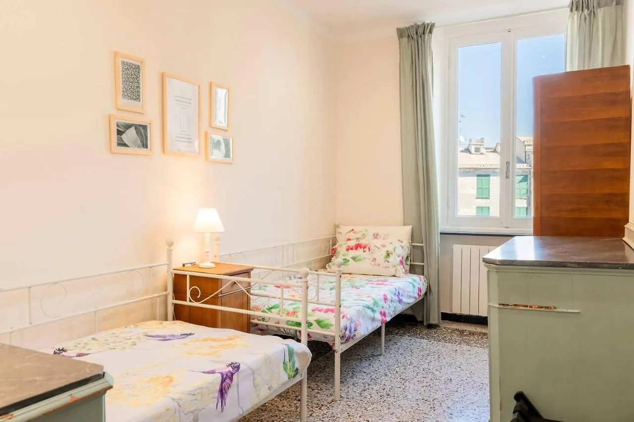 Nel Cuore Di Genova 0*, Генуя Италия